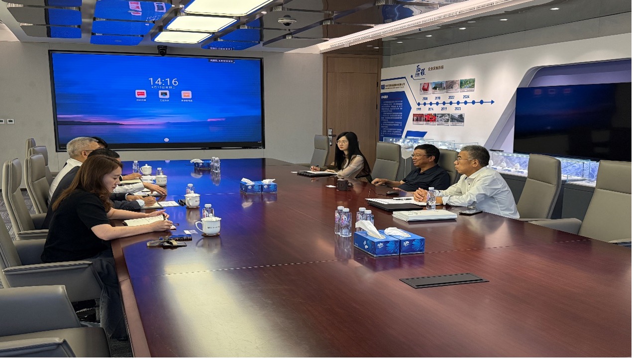 中非发展基金副总裁余焯锐一行到访冰球突破资源总部